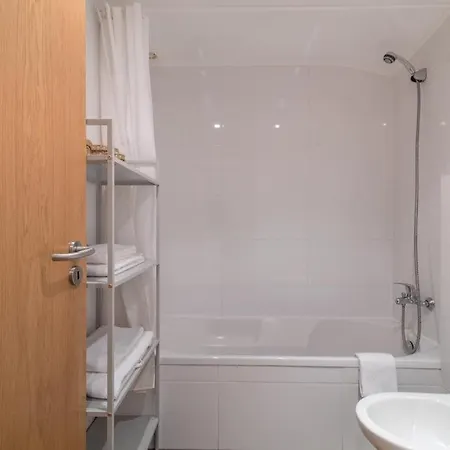 Cosy Studio Near Arroios Διαμέρισμα *